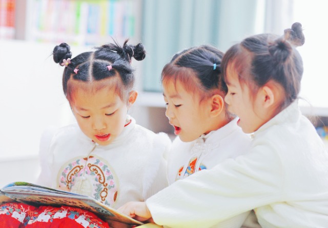 在“世界讀書日”來臨之際，高臺(tái)縣第四幼兒園孩子在參加“共讀一本書”活動(dòng).jpg